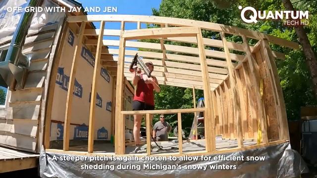 QC Couple Builds OFF-GRID CABIN in the Michigan Forest Смотрим как другие работают