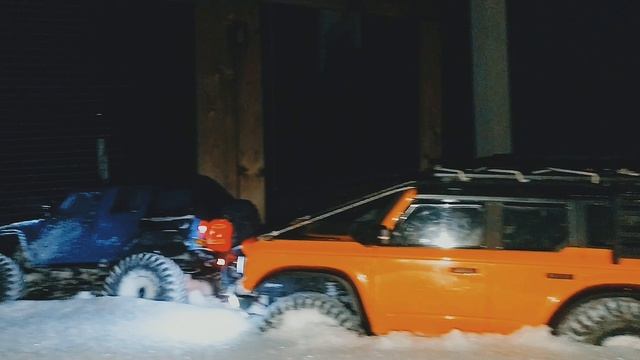 Вечернее трофи на радиоуправляемых внедорожниках, Jeep Wrangler JK Rubicon и Ford Bronco VI 1/10.