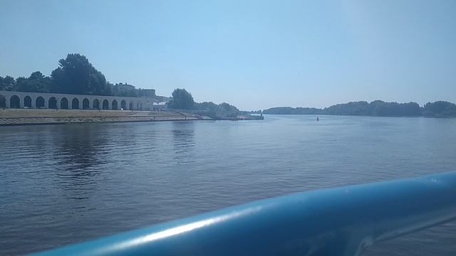 Плывём по Волхову!