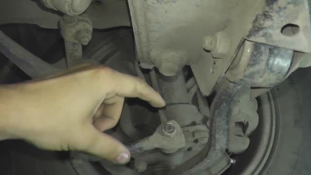 Стуки в передней подвеске автомобиля самая частая причина для ремонта подвески (bmw e34)