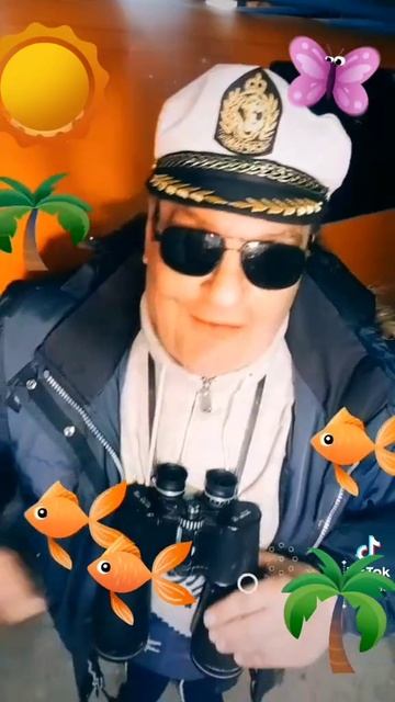 С кем гуляет?🤔