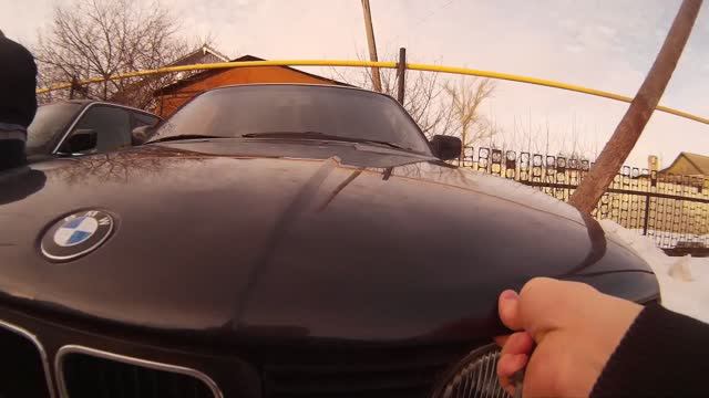 Как открыть машину если сел аккумулятор Как открыть капот закрытого автомобиля для зарядки bmw e34