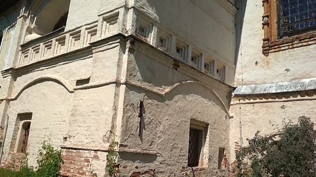 Стены древних соборов!