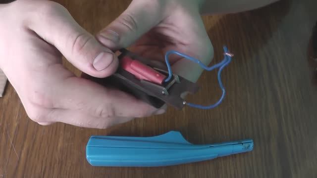 Как работает пьезо зажигалка и что внутри неё, как собрать пьезо зажигалку и как починить.