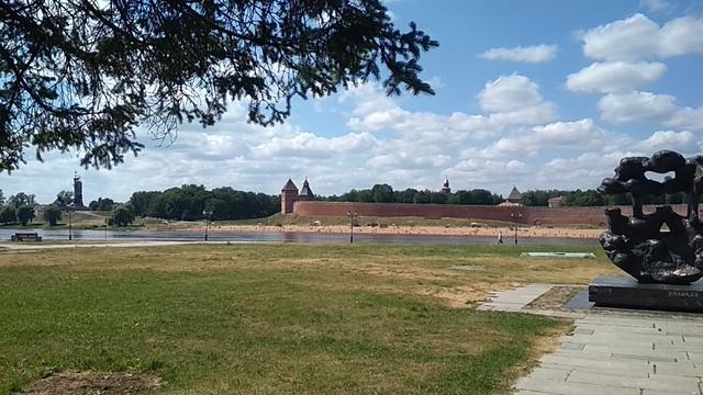 Вид на Кремль с Торговой стороны!