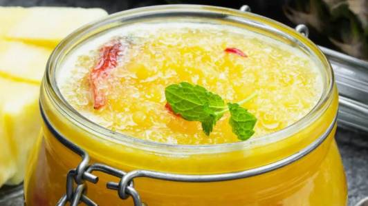 Ананасный соус с изюмом