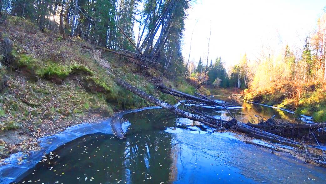 Сплав на плоскодонке. Лёд как наждачка, ноги сводит от напряжения. 12 серия