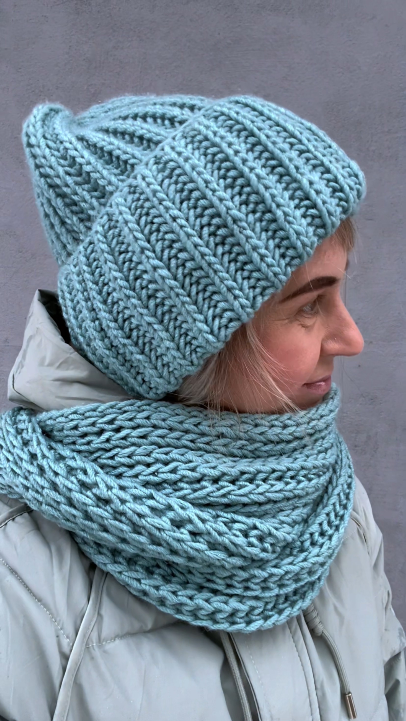 ВЯЗАНЫЙ КОМПЛЕКТ ИЗ ТОЛСТОЙ ПРЯЖИ