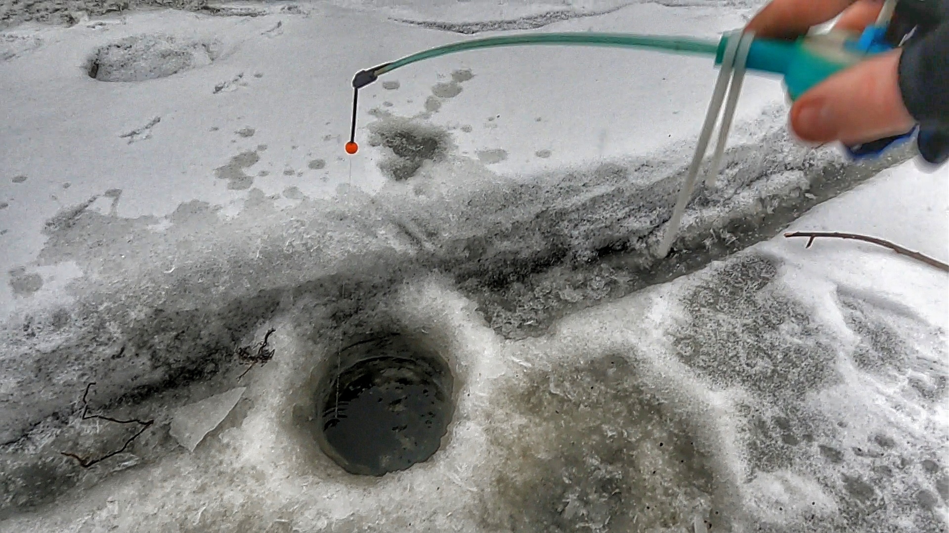 РЫБАЛКА В ФЕВРАЛЕ НА ЧЕРВЯ И БЕЗМОТЫЛКУ! ЛЕДОХОД ОТМЕНЯЕТСЯ! ЛОВЛЯ ПЛОТВЫ!