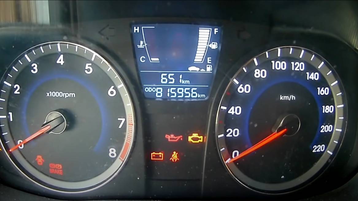 Hyundai Solaris Пробег 816 000 км . ТО 54. Состояние кузова и салона.