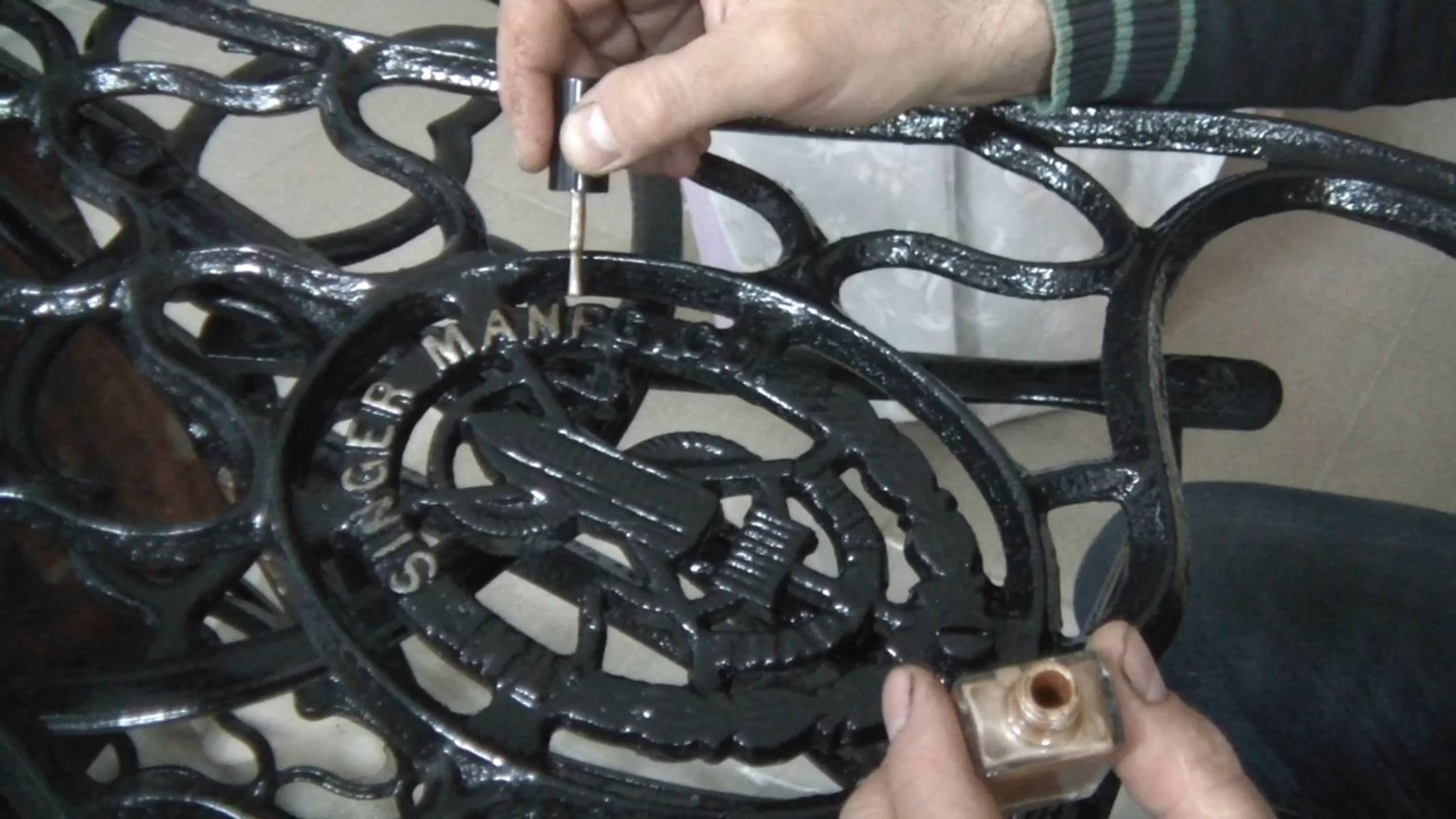 Реставрация старой немецкой швейной машинки "Зингер"