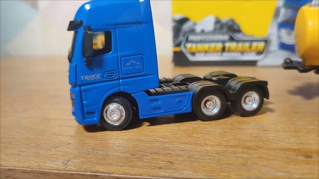 Металлический грузовик бензовоз HUI NA TOYS масштаб 1:50