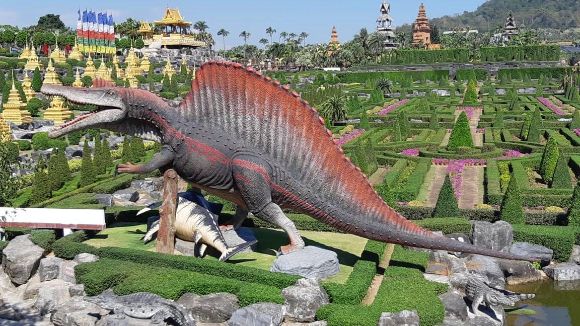 Динозавры в Тае, огромные и грациозные. Парк Нонг Нуч, Паттайя.