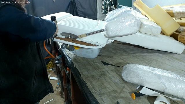 Изготовление нового  дивана катера Сборка дивана