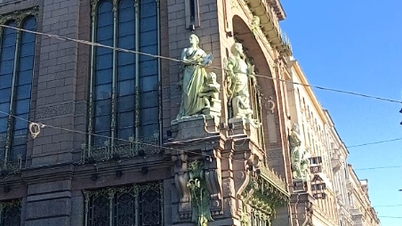 ПУТЕШЕСТВИЕ В ПИТЕР. ЗАВТРАК В ЕЛЕСЕЕВСКОМ.