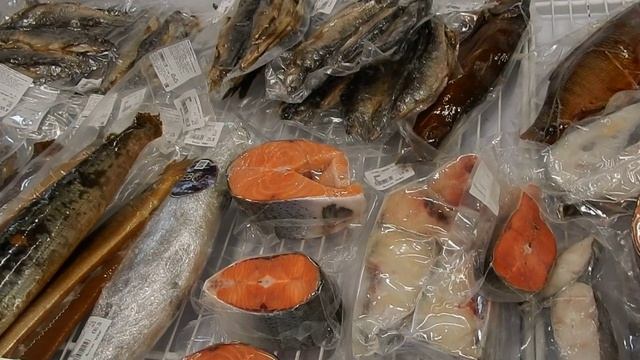 Посмотрите обязательно.  Самый лучший рыбный магазин в нашем городе. Живая рыба...