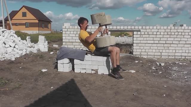 Самодельные гантели и штанги из бетона. Домашняя качалка бетонные гантели и тренажёры из цемента.