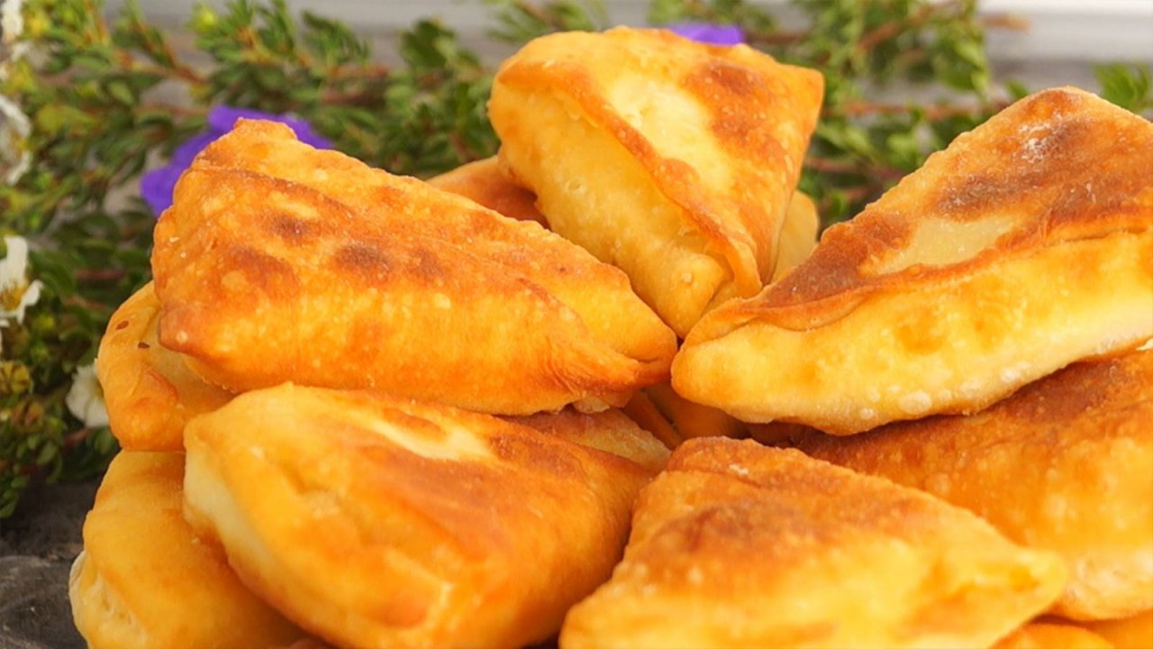 Зря не готовила так раньше. Улетают мгновенно. Простой и вкусный рецепт пирожков.