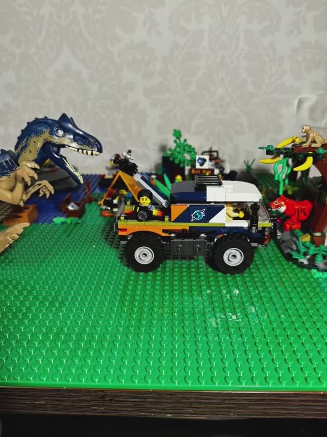 Сборка ЛЕГО ЭКСПЕДИЦИОННЫЙ ГРУЗОВИК, нападение АЛЛОЗАВРА
