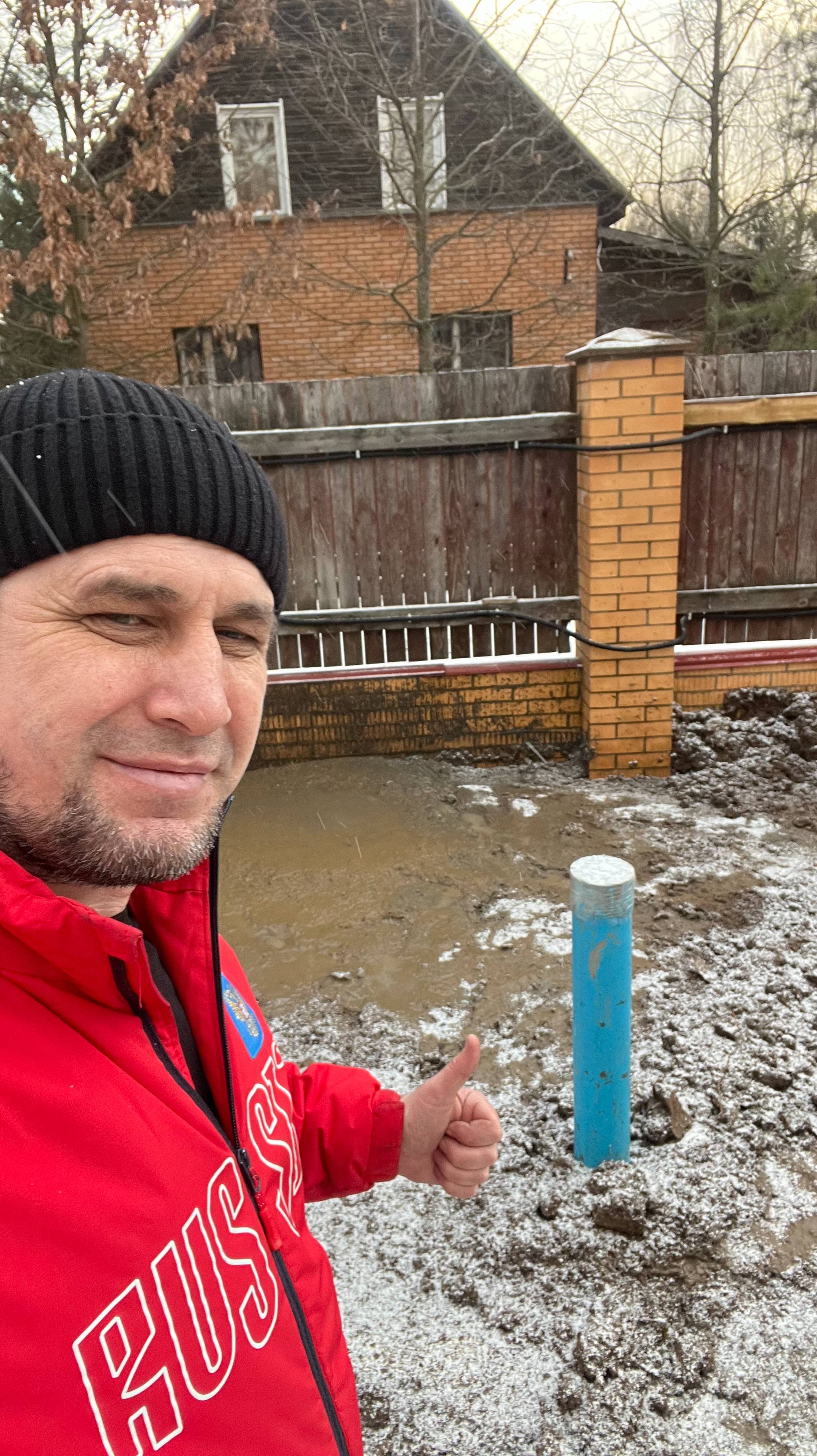 Скважина на воду - в ней сила земли, чтоб сады зеленели и цветы расцвели