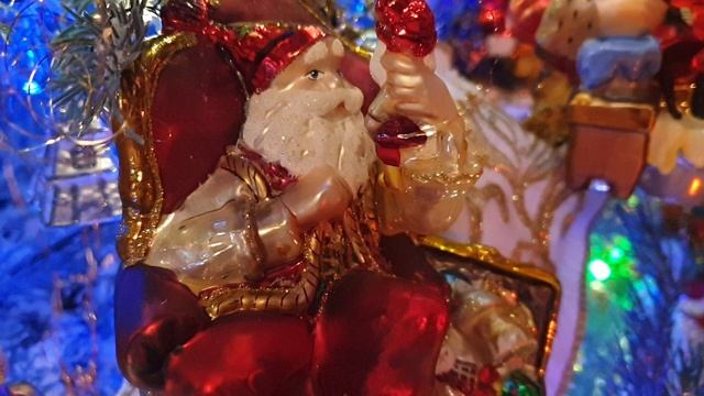 Красивые новогодние игрушки