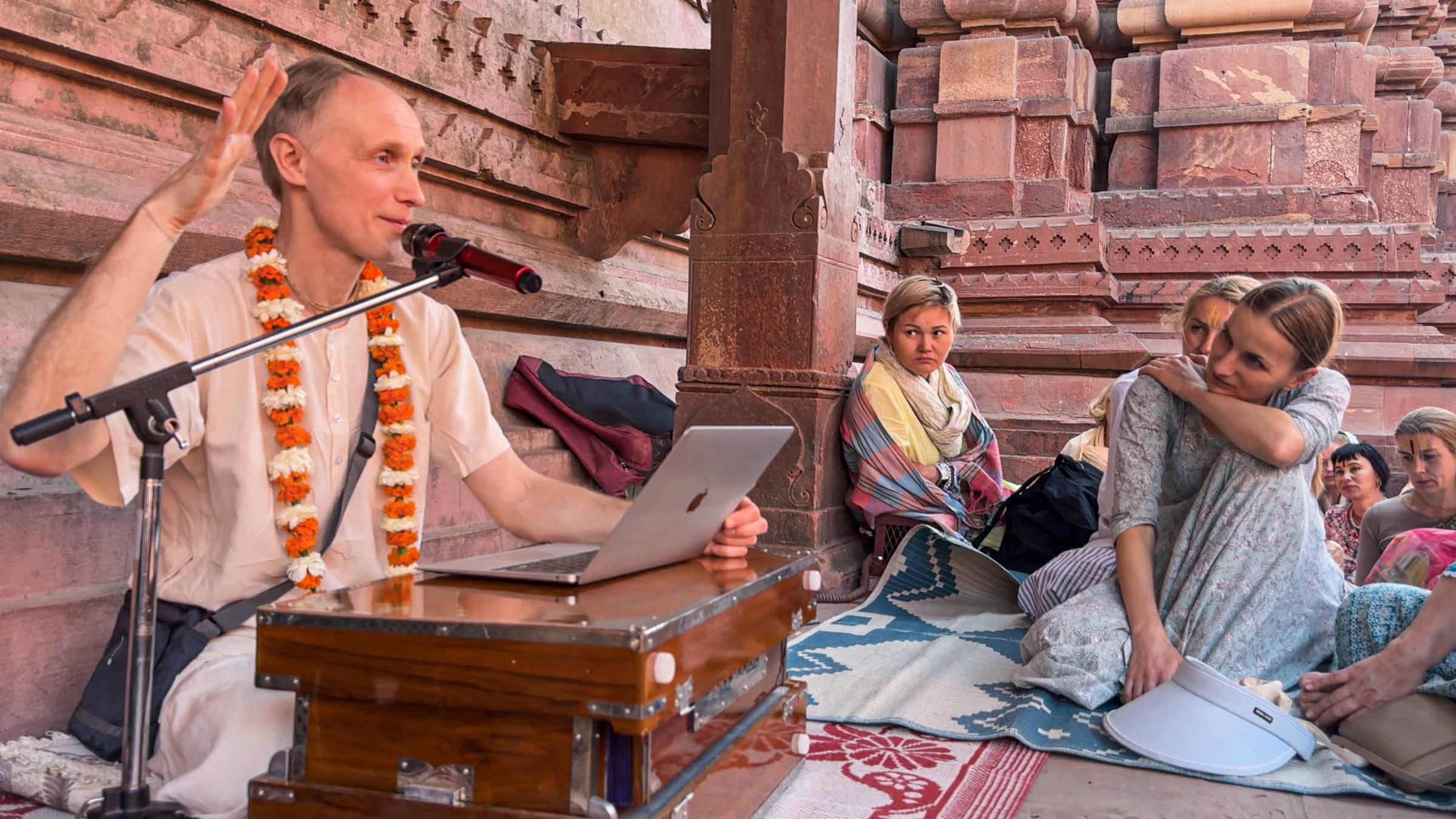 04.03.25 | Храм Говинда Джи | Вриндаван | Киртан и лекция