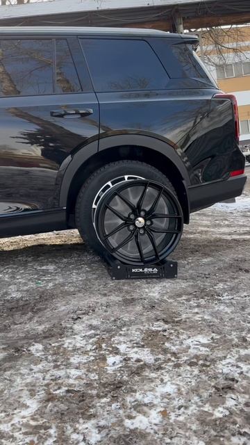 GAC GS8 на примерке дисков в 20-ом диаметре