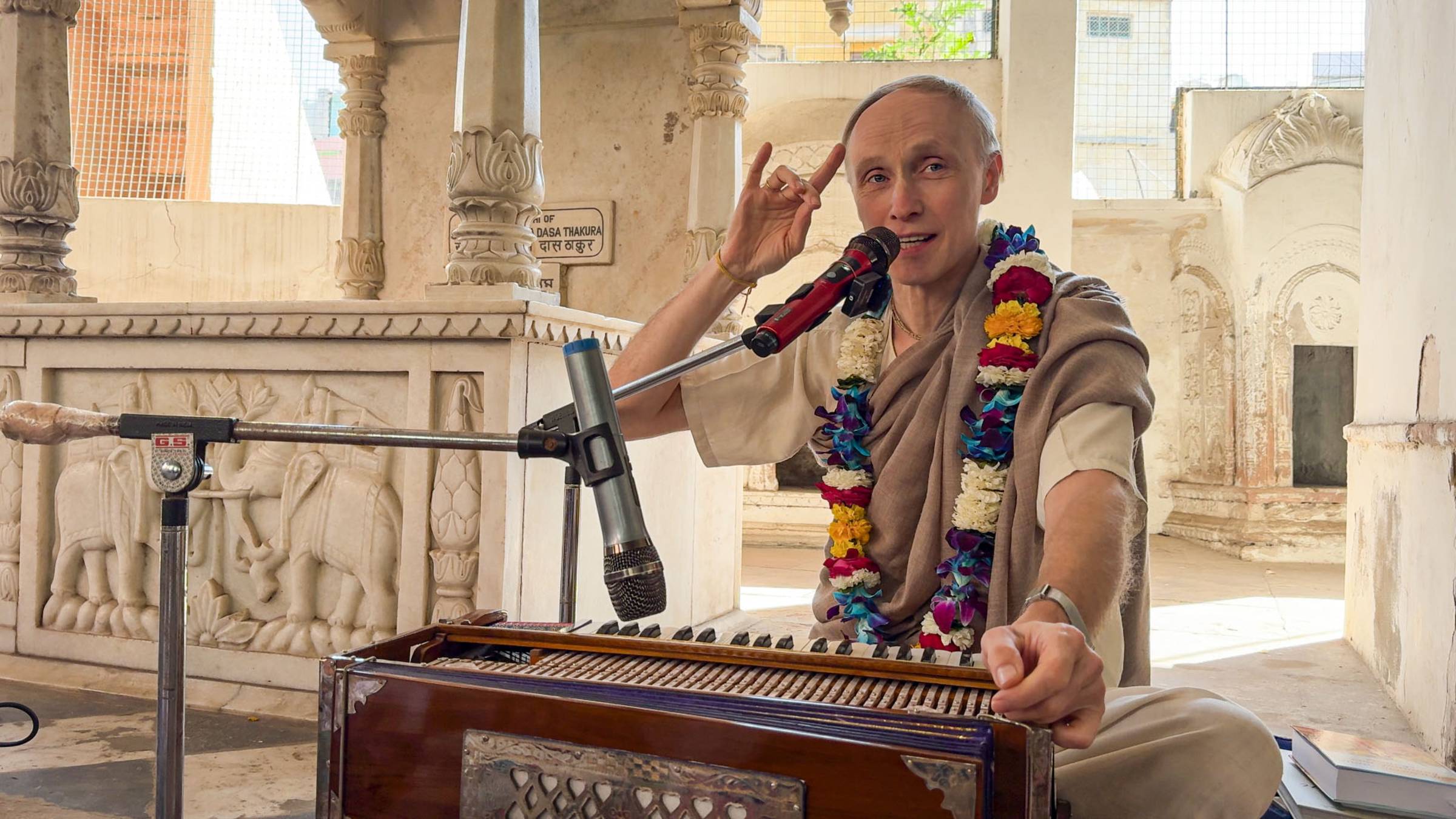 05.03.25 | Храм Радха Гокулананданы | Вриндаван | Киртан и Лекция