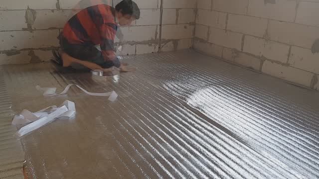 Теплый пол по плитам, электрика в полу, стяжка, теплоизоляция полов. Стройка дома своими руками