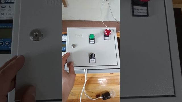 Обзор щита управления насосом и клапанами полива