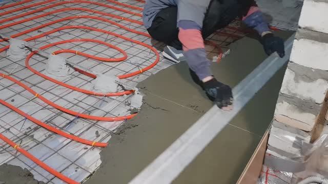 Теплый пол в бетонной стяжке по плитам перекрытия, теплоизоляция стройка дома своими руками 2 часть