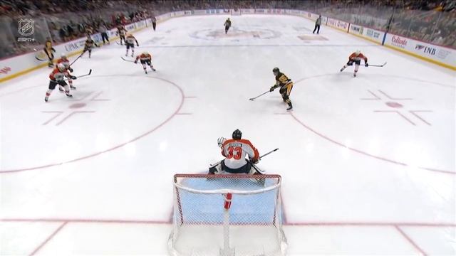 Филип Томасино Из "Пингвинз" Показывает Великолепные Руки