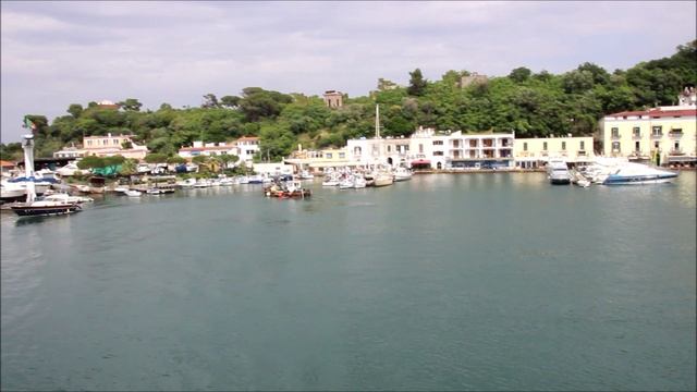 Италия. Порт Искья.