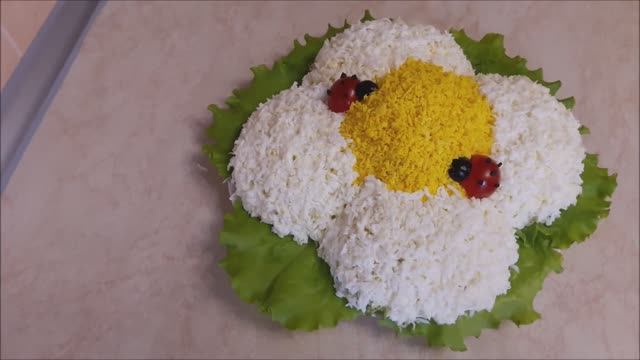 Салат РОМАШКА. Покорит ВСЕХ. Салат на праздничный стол. Слоеный салат на праздничный стол