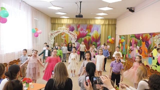 8 марта золотой Группа Солнышко