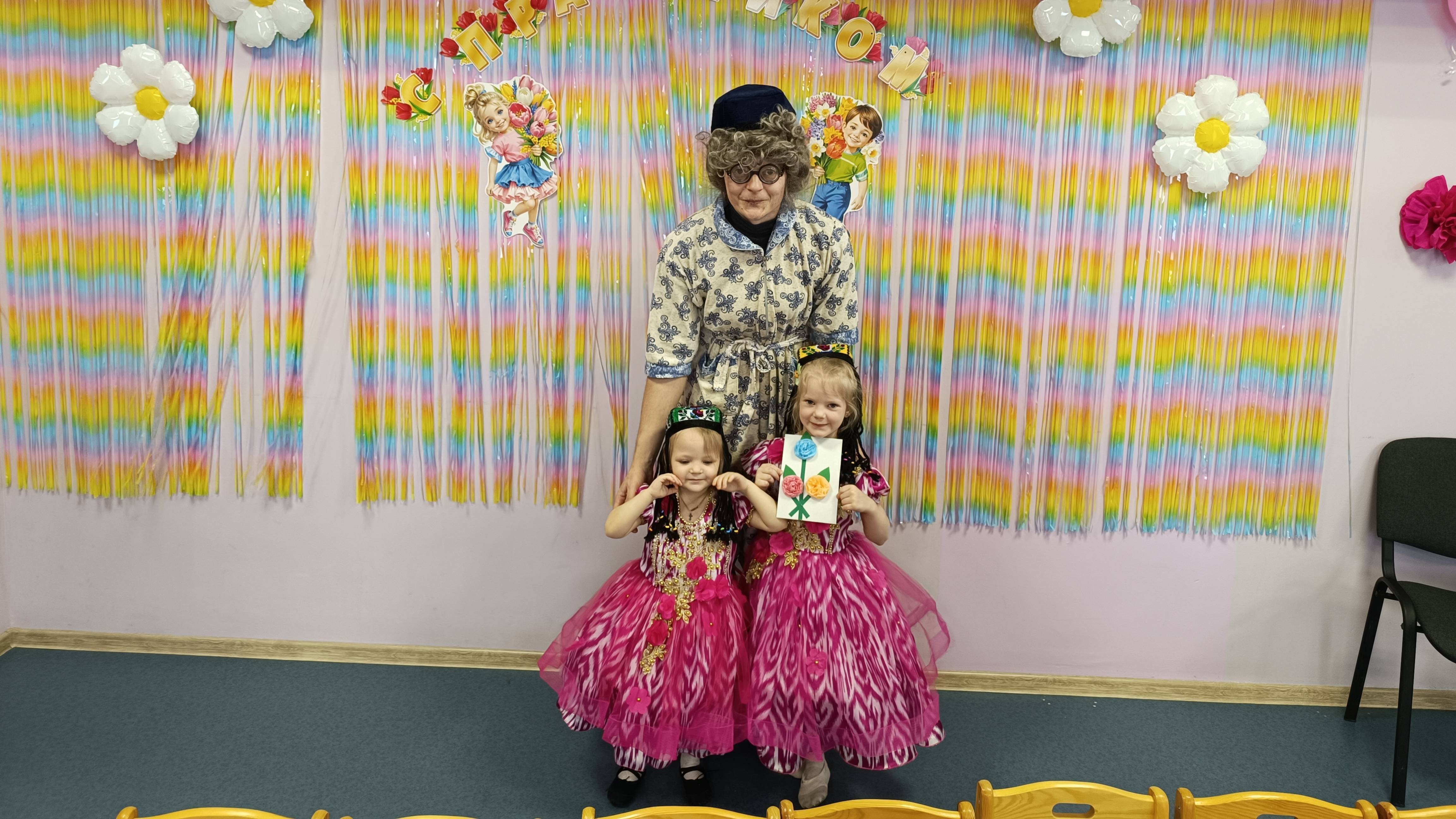 Баба Клава на детском утреннике