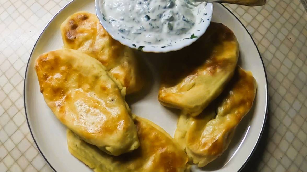 Картофельные пирожки ватрушки с Грибной начинкой Запечённые в духовке.