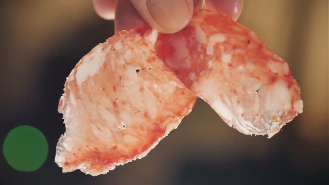 Шикарная прозрачная сыровяленая салями спустя месяц вяления.  Сериал "Давайте вялить! - 3" Серия 2.