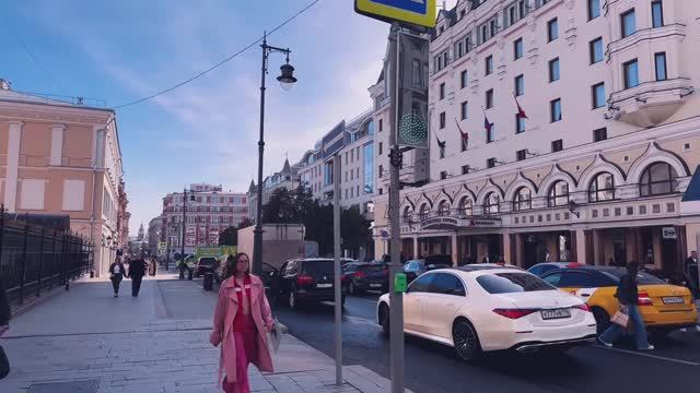 Центр Москвы на каблуках: Лето, жара и роскошные девушки