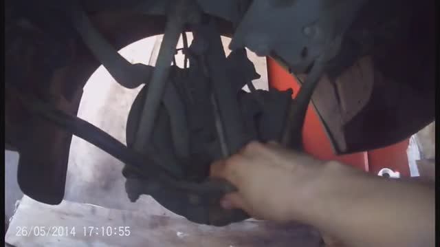 Стуки в подвеске автомобиля не доверяете автосервисам. Лучше найдите причину сами.