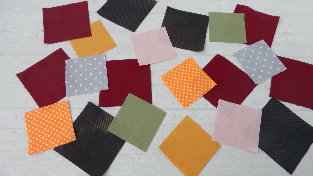 Ваши соседки по даче тоже попросят сшить такую полезную вещь.  Идея из квадратов для дома. Пэчворк.