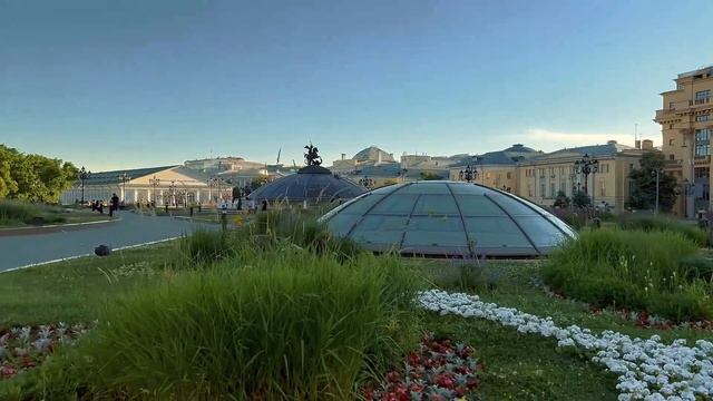 ☀️ Москва сегодня: чем удивит прогулка от Лубянской до Манежной площади в самом центре города? 🎯