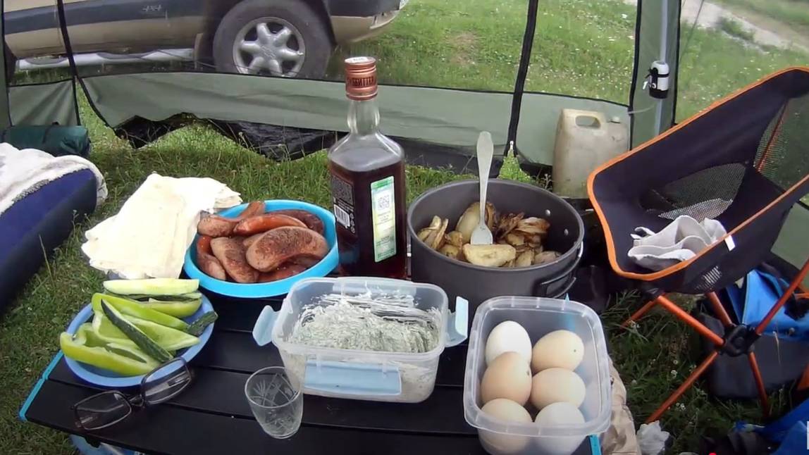 Отдых с женой на реке Оя. (Архив)