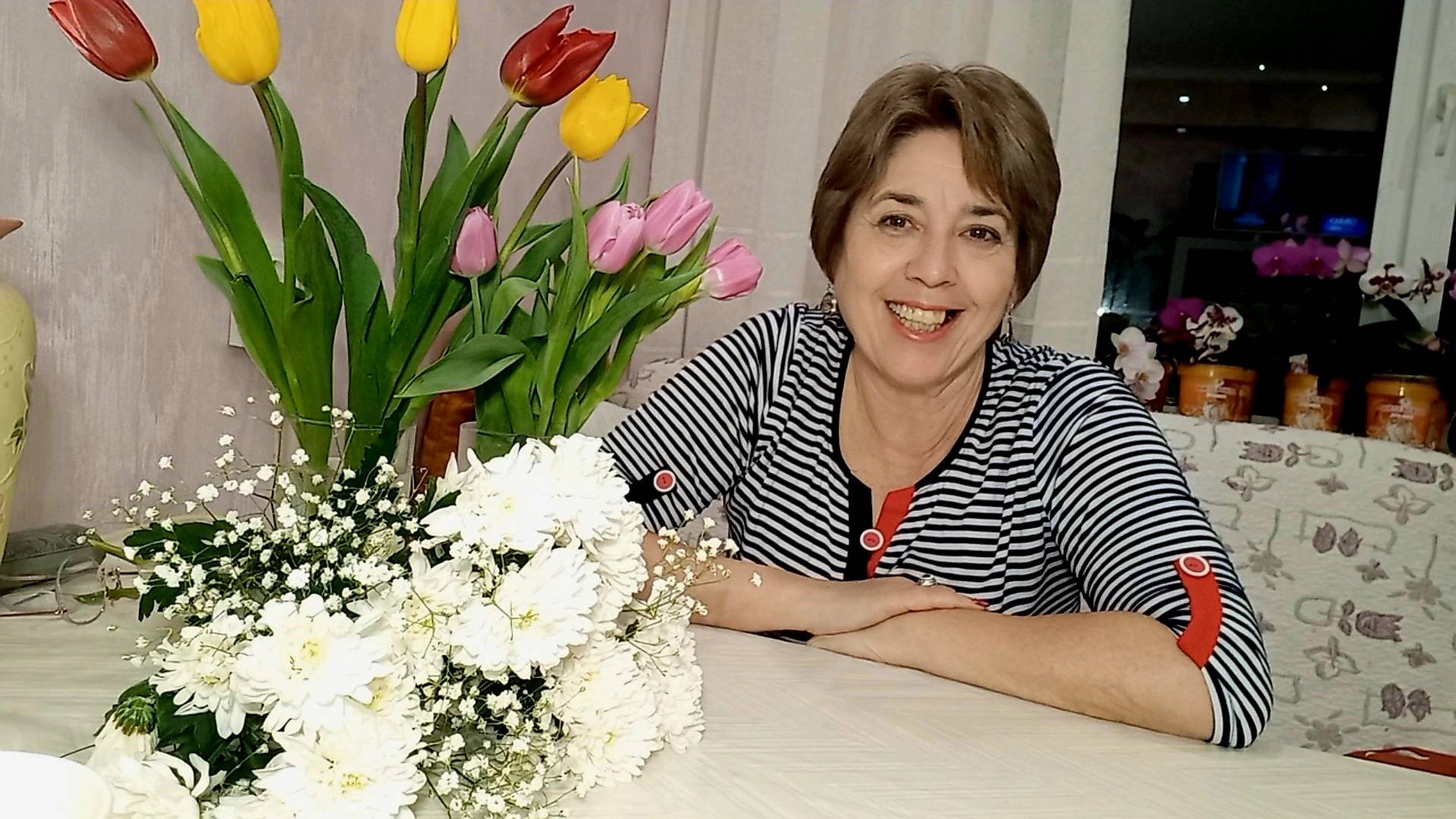 Недельный влог про цветы, 8 марта и новый свитер