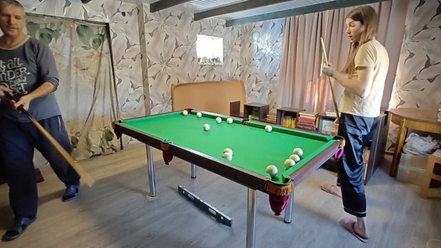 первая партия воскресного турнира..Бильярд Дома..Стол 6 футов