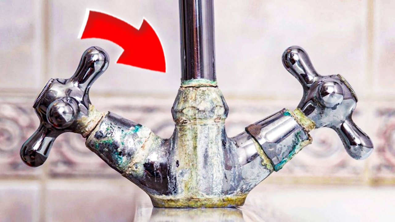 ЛУЧШИЙ способ удаления ИЗВЕСТКОВОГО НАЛЕТА с душа и смесителя