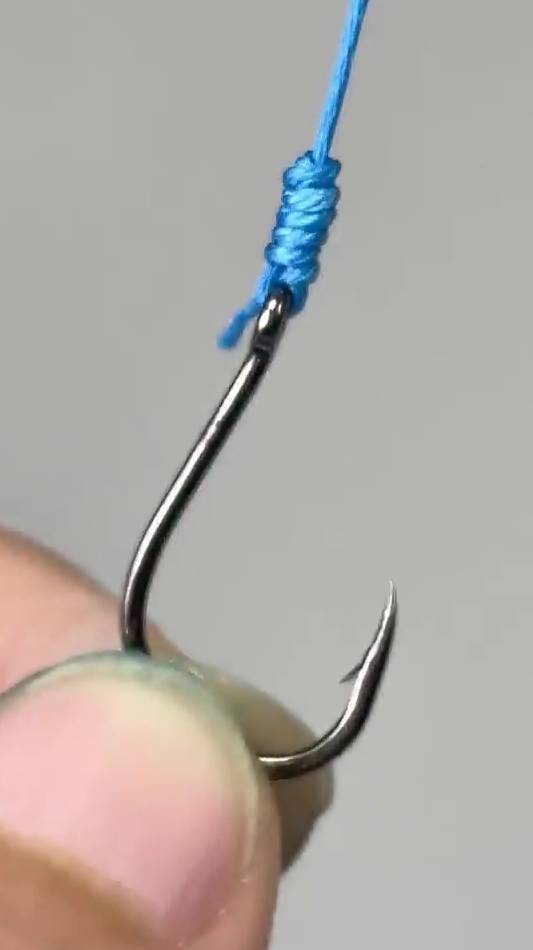 Простой рыболовный узел для рыбацкого крючка Лайфхак для Рыбалки Любой может его освоить