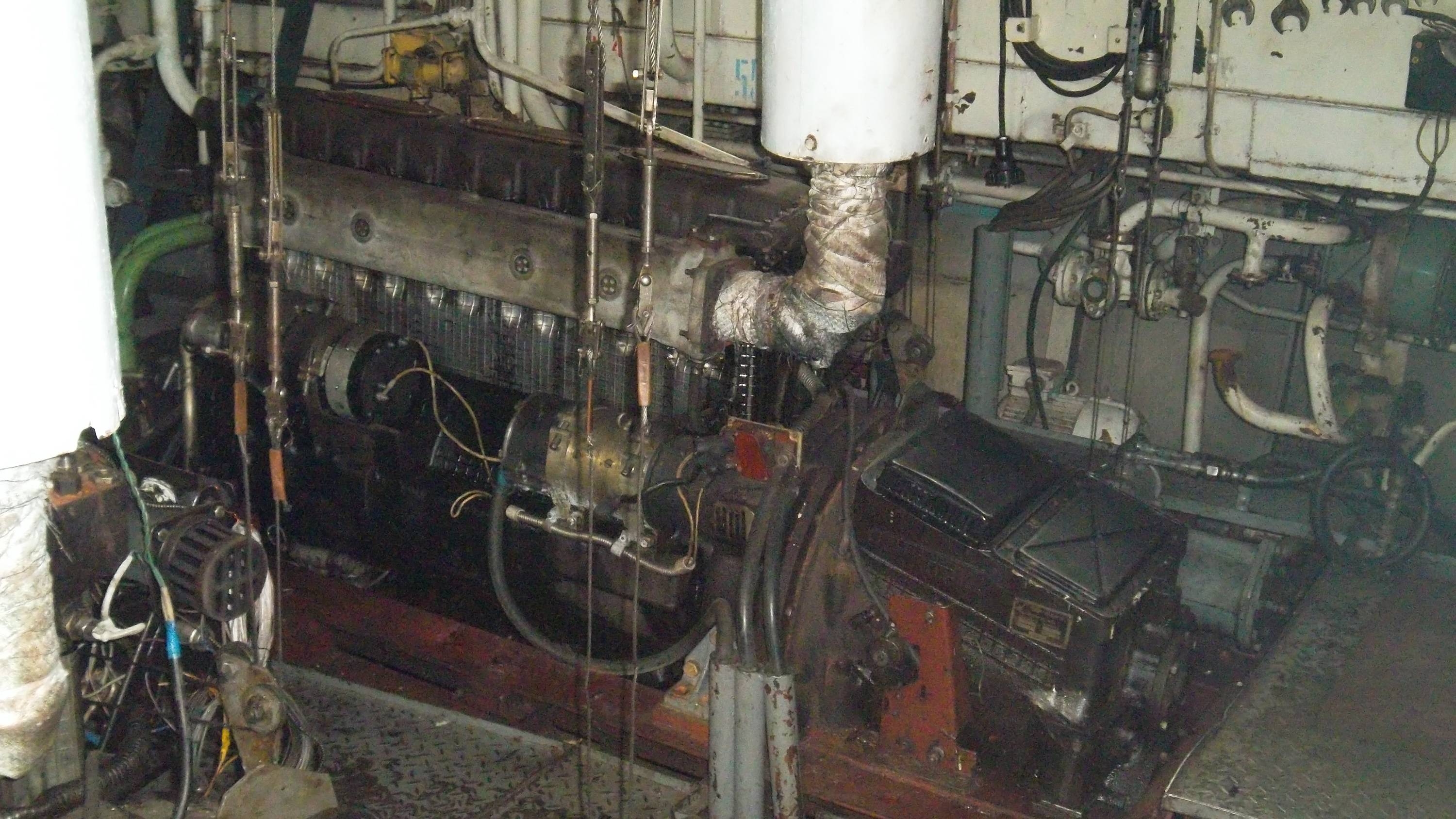 Двигатель 3Д6 теплохода Москва-175. Запуск и работа на разных оборотах.