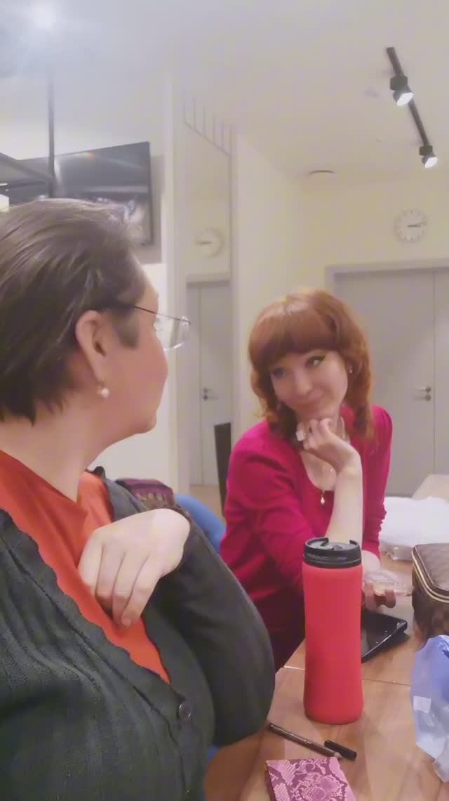 Мы тут решили, что пора уже переходить с зимних блёсток на весенние цвета.