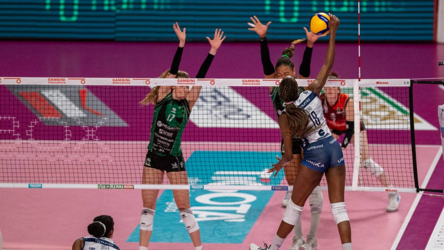 Мегабокс Воллей ( Валлефолья) — Нумия Веро Воллей (Милан). 1/4 финала